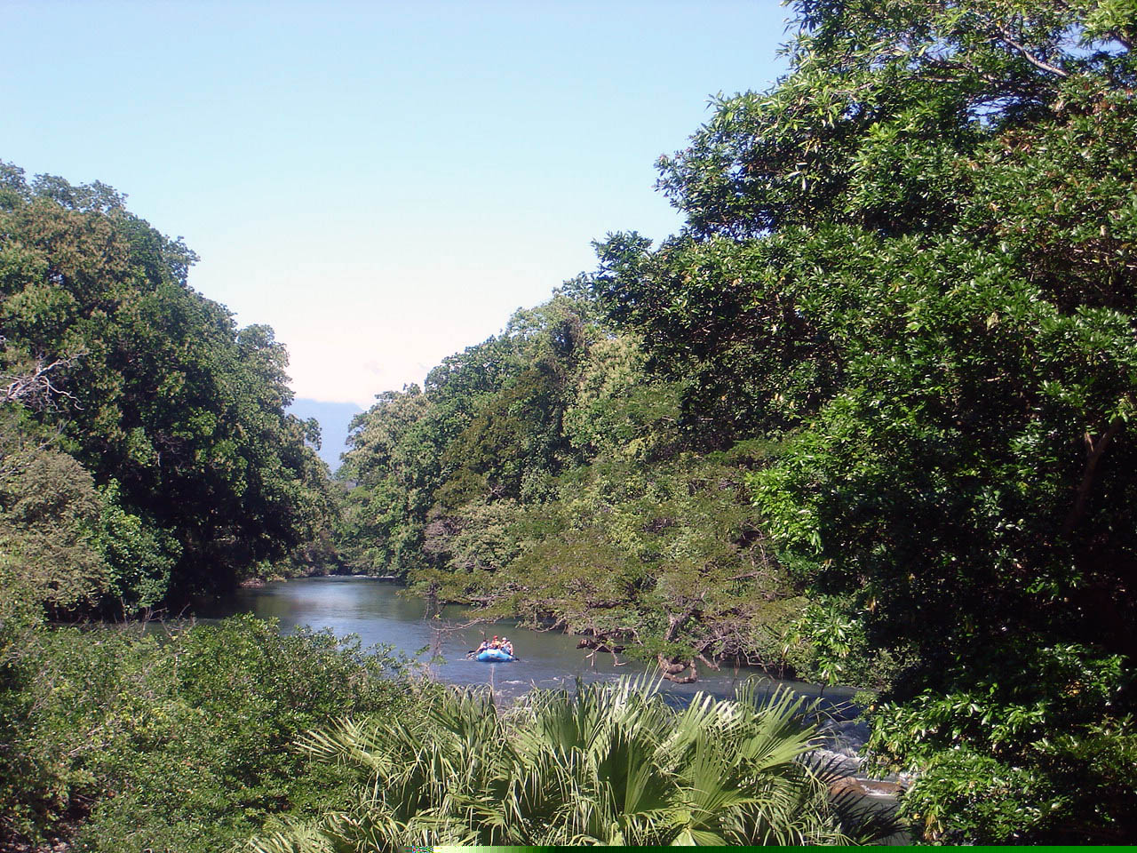Rafting en aguas bravas en Costa Rica  